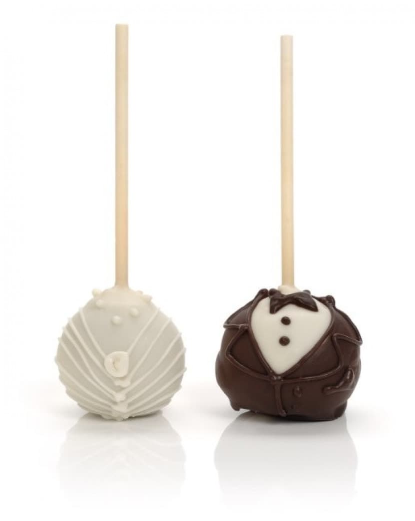 Ženich a nevěsta pop cakes
